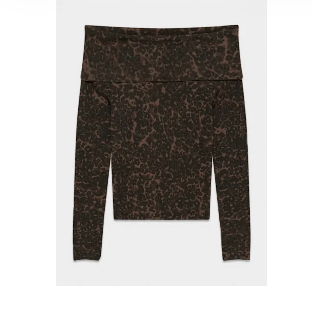 Aritzia Leopard Print Off-Shoulder sweater size small nwt